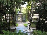 11927 Courtyard - Magnolia Apartments