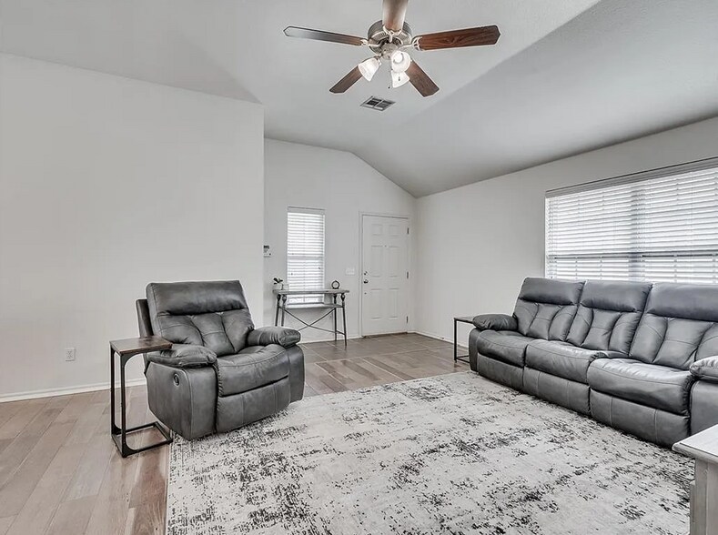 Building Photo - 2221 NW 199th St