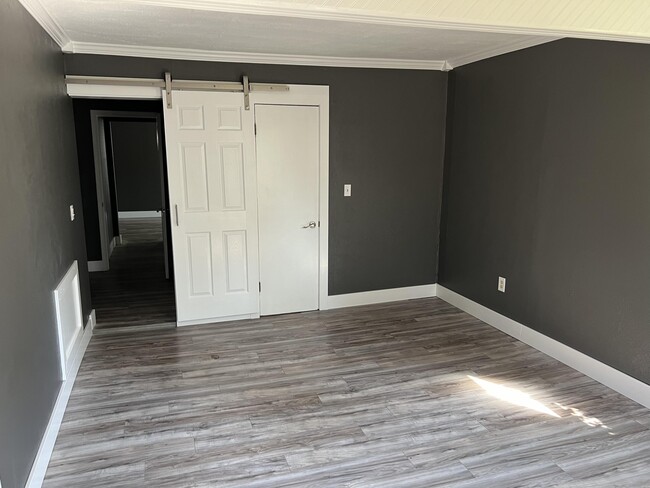 Building Photo - 807 Clinkscales Rd