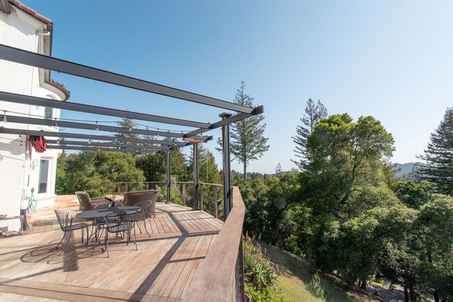 Building Photo - Beautiful Los Gatos Mountain Estate Retreat