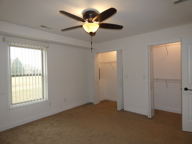 Building Photo - 627 N Edgemere Dr