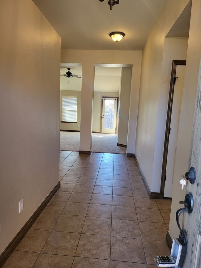 Building Photo - ?Gorgeous Home in the Valencia Neighborhoo...