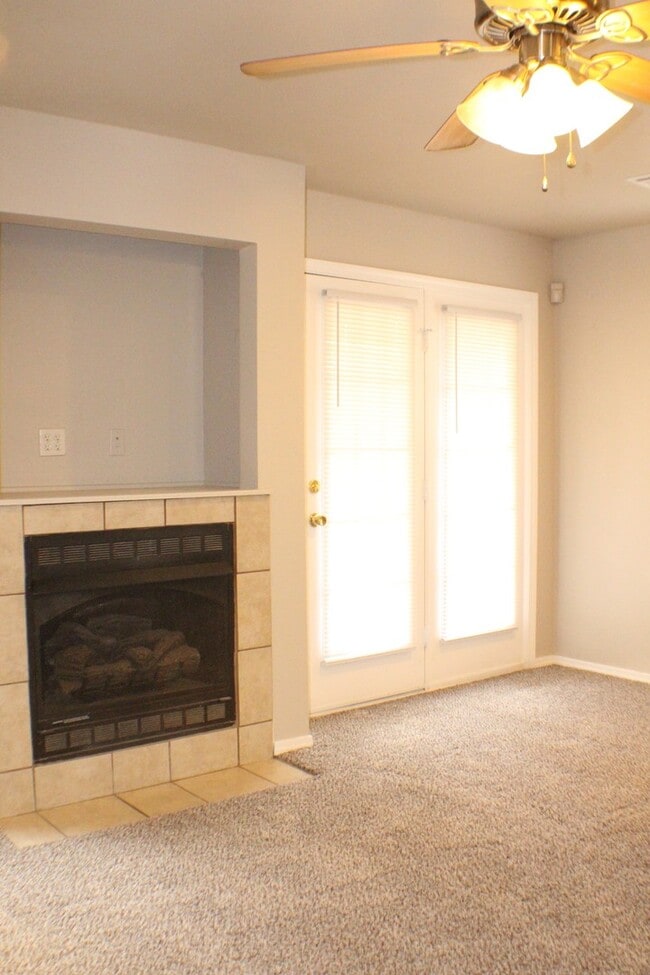 Building Photo - Adorable 3 bedroom 2.5 bathroom in Jenks!