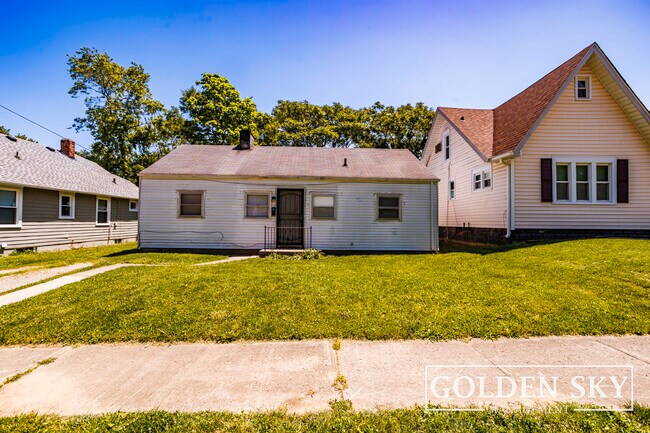 Primary Photo - 1104 Locust St