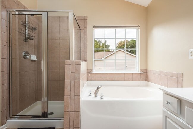 Building Photo - Beautiful Home in Lochside Neighborhood