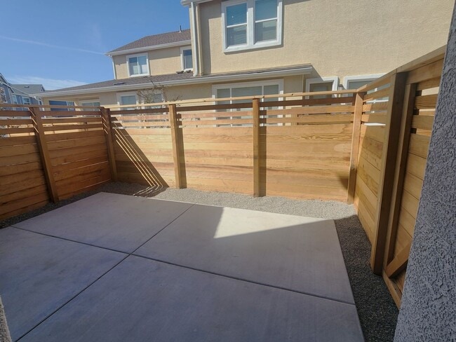 Building Photo - New Townhome in Minden for Rent