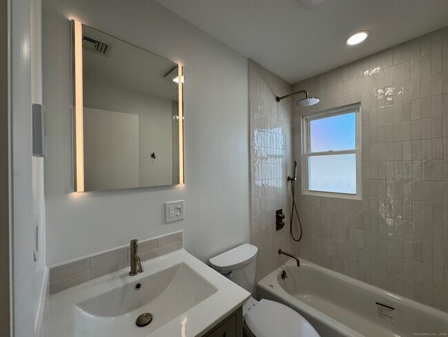 Building Photo - 15 Sunwich Rd