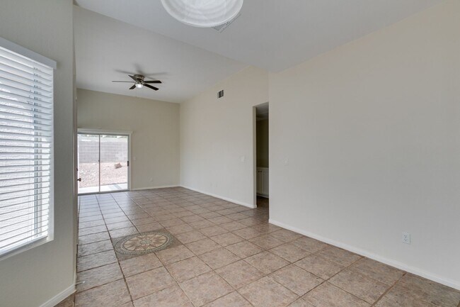 Building Photo - Charming 3-Bedroom Single-Story Home in Elkhorn!