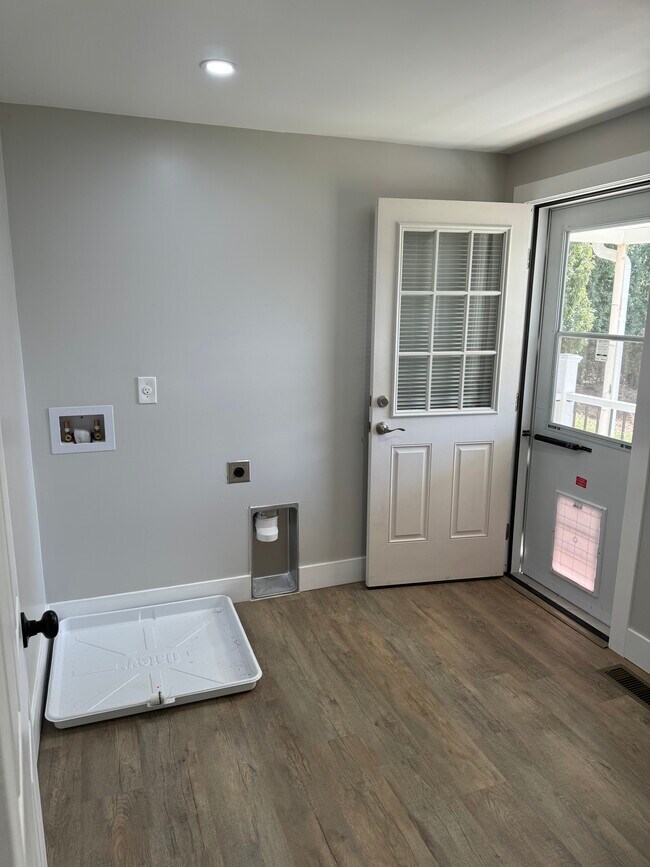 Building Photo - 213 Bear Creek Blvd