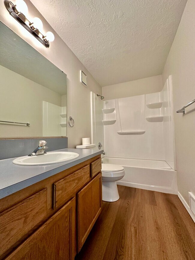 Building Photo - For Rent: Cozy 2 Bed / 2 Bath Condo with Enclosed Yard & Detached Garage