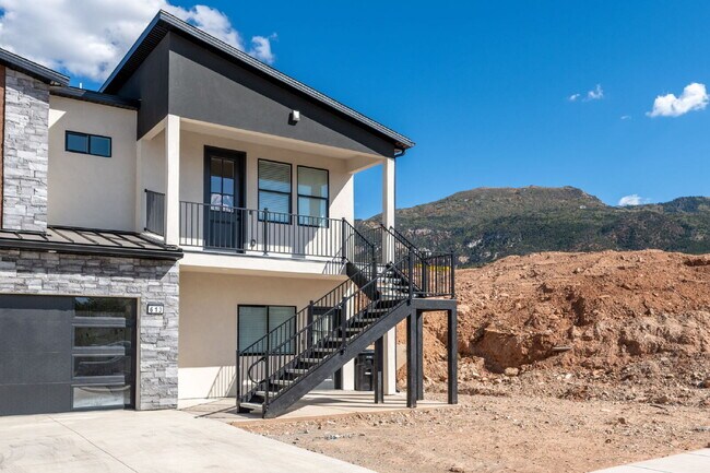 Building Photo - Private room with shared bathroom in a brand new townhome at Lavista Hillside Charm centrally loc...