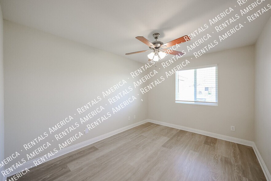 Building Photo - 11621 N 30th St