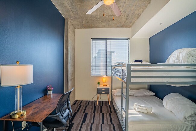 Building Photo - 333 E Roosevelt St