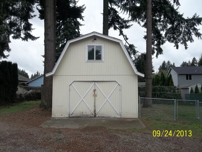 Building Photo - Large Lot 3Bd/2Ba in North Image!
