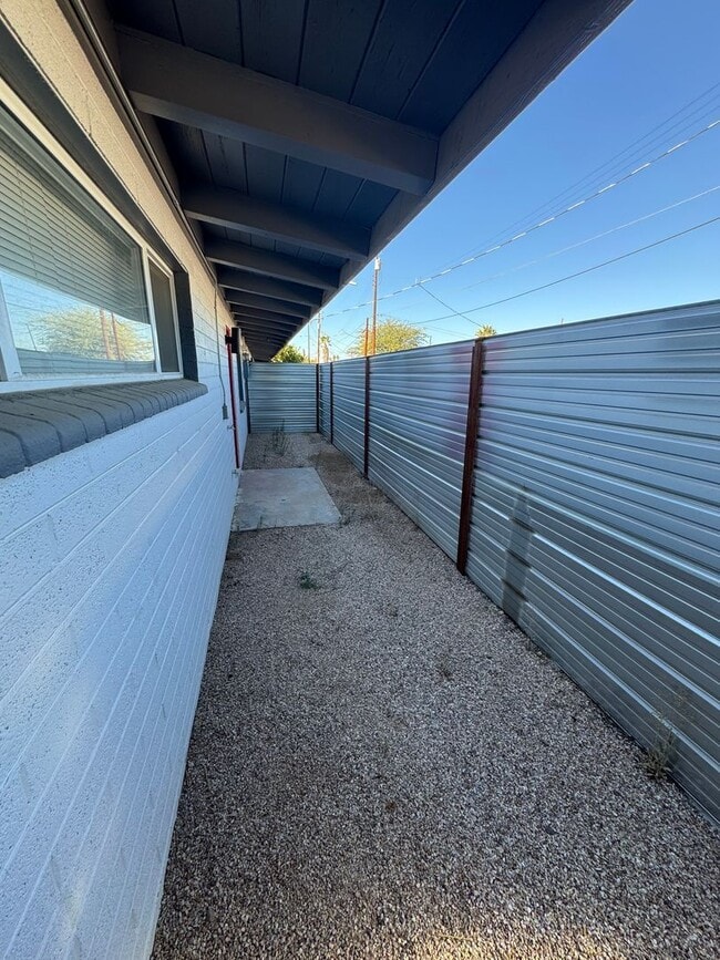 Building Photo - 2762 N Forgeus Ave