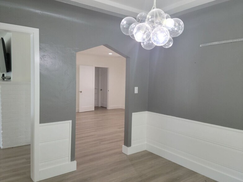 Building Photo - Stunning Remodeled 4 Bedroom House with Large Front Yard, Garage, Pool & Spa in Studio City!