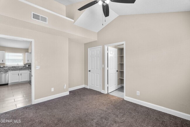 Building Photo - 450 Sunrise Hills Dr