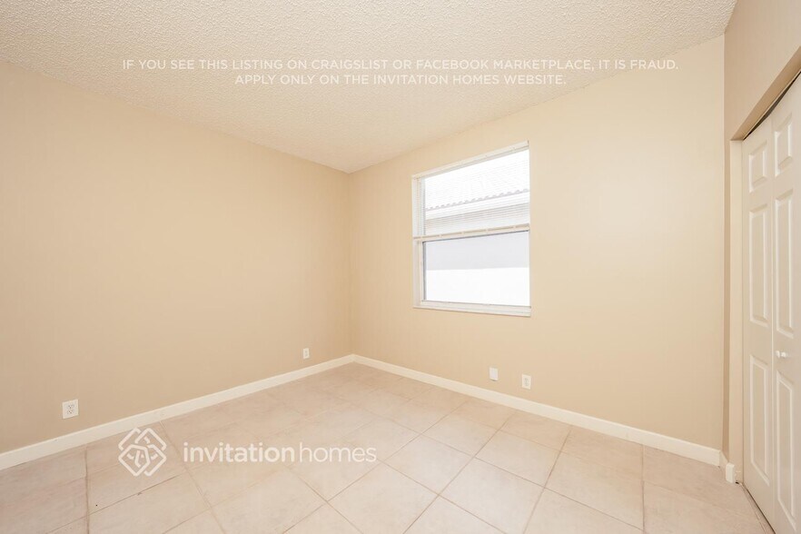 Building Photo - 9496 Lago Dr