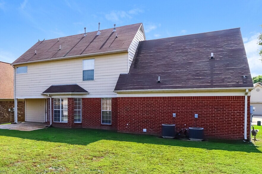 Building Photo - 5740 Hunters Chase Dr
