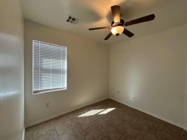 Building Photo - 4715 Zeno Pl