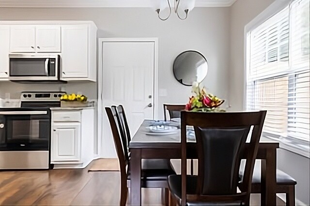 Building Photo - 615 Allen St