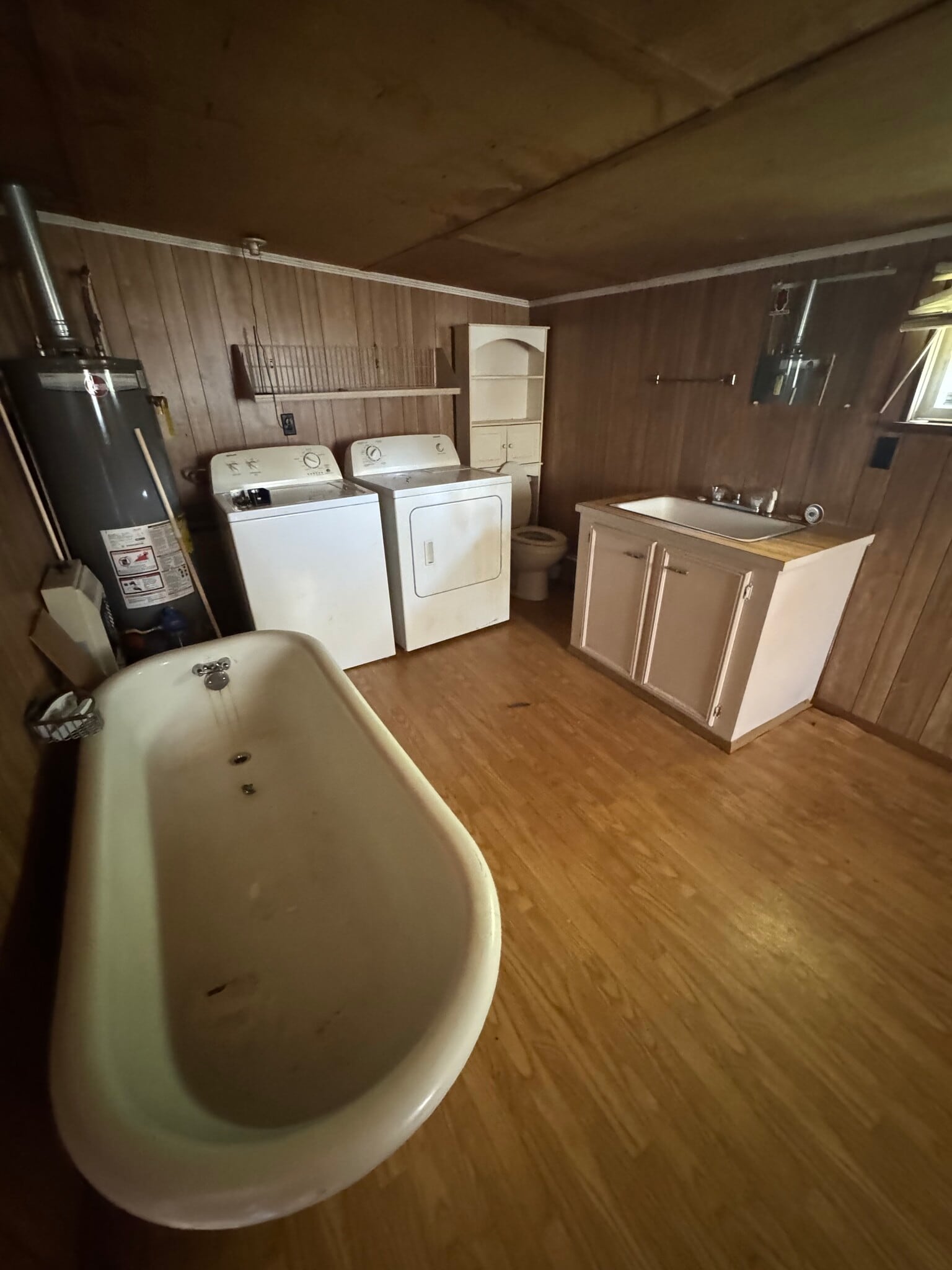 2nd bath also third bedroom will fit a twin has closet - 2202 S Adams Ave