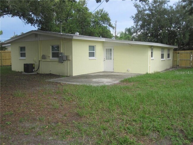 Building Photo - 3302 W Wallace Ave