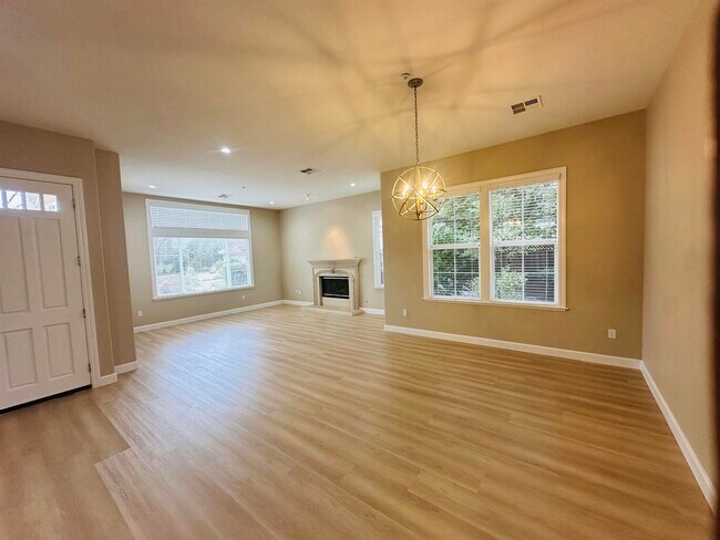 Building Photo - 583 Montori Ct