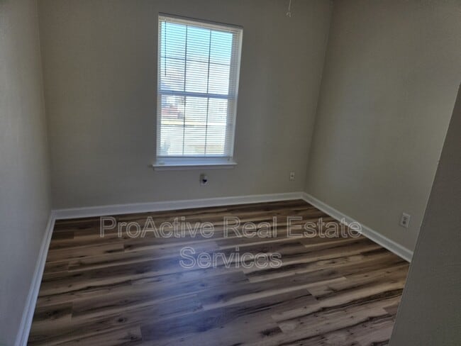 Building Photo - 831 Marshall Ave