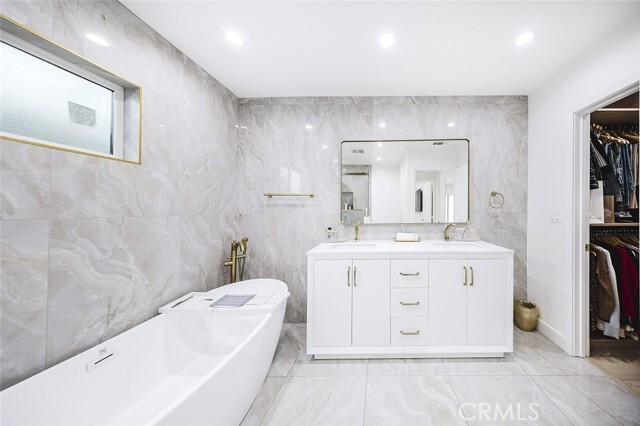 Building Photo - 7306 Farmdale Ave