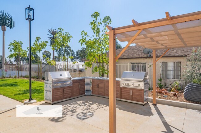 Building Photo - Whitmore Villa.