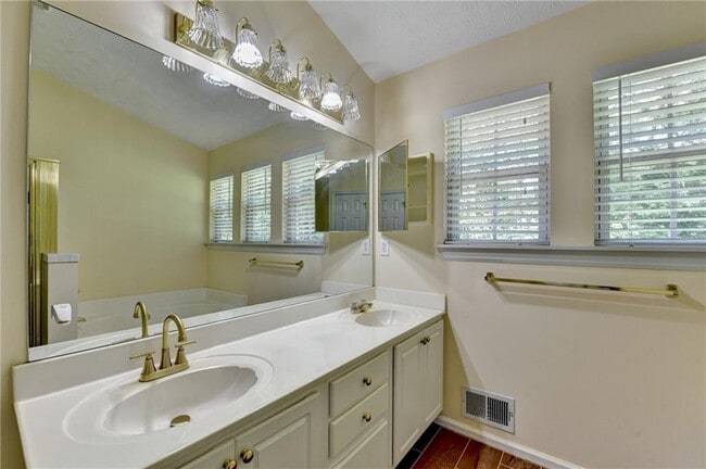 Building Photo - 3380 McClure Woods Dr