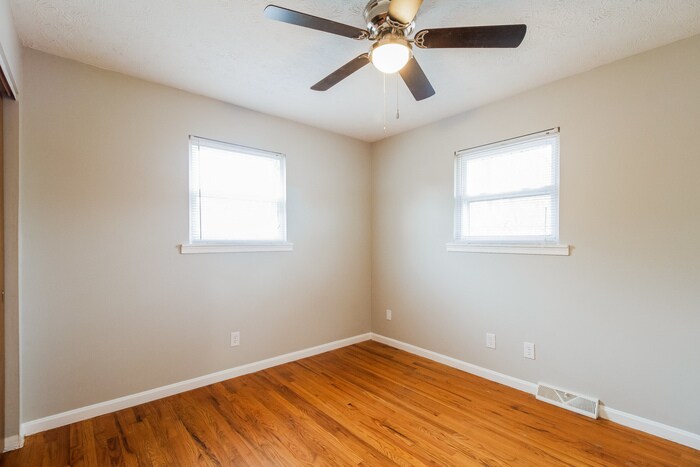 Building Photo - 682 Mimosa Ct