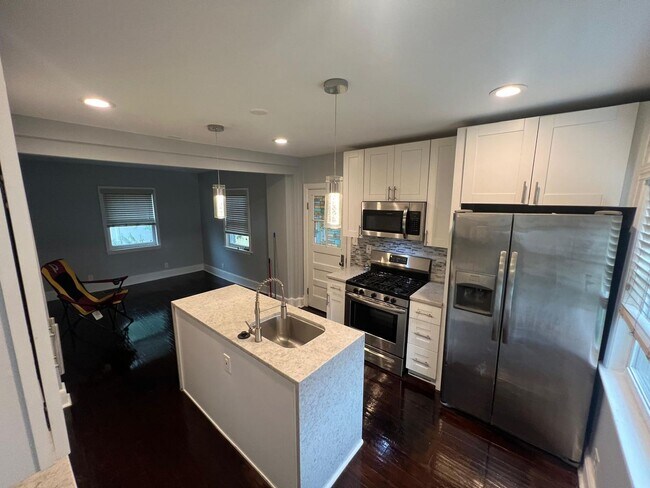 Building Photo - Cozy 3 Bedroom 2 Bath Single Family Home i...