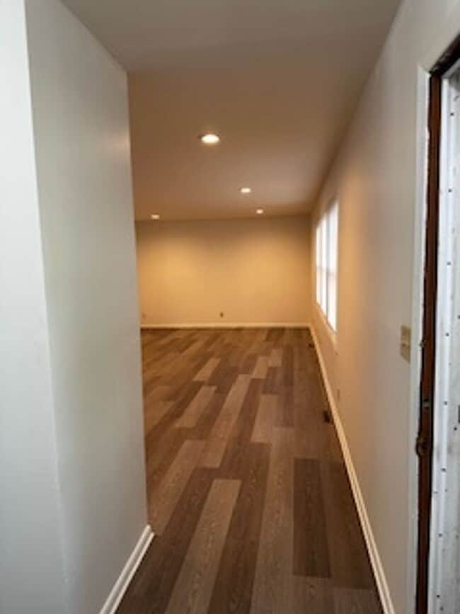 Building Photo - Newly Remodeled Home – Conveniently Located!