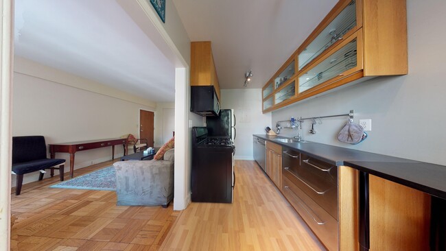 Building Photo - Large One Bedroom with Renovated Kitchen, Off Street Parking Included, Separate Office Space!