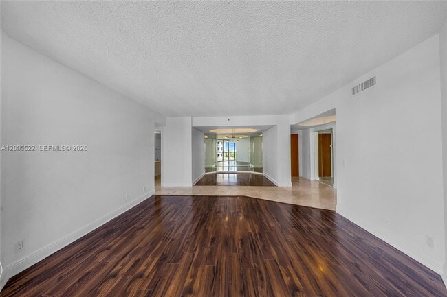 Building Photo - 3610 Yacht Club Dr