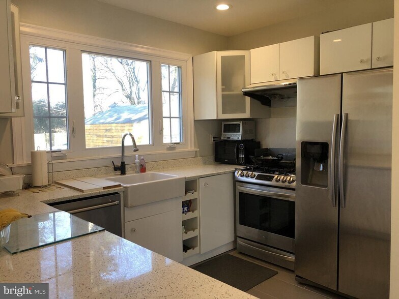 Building Photo - 329 Browning Ln