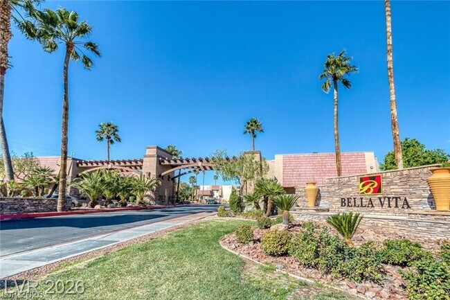 Building Photo - 5350 River Glen Dr