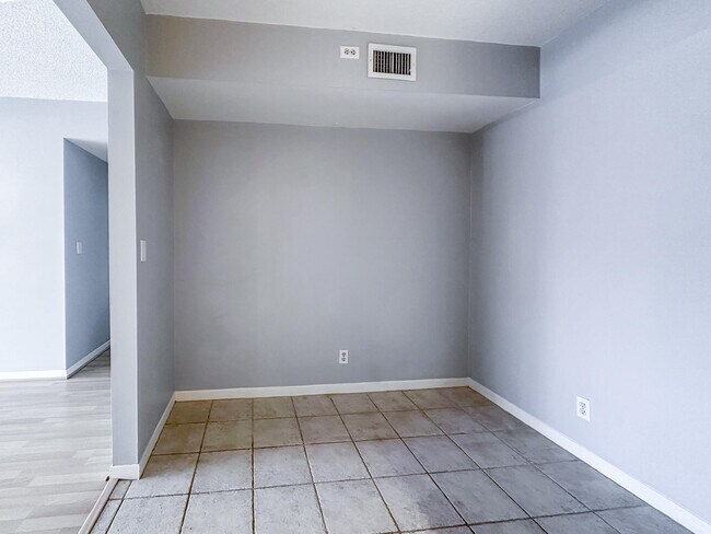 Building Photo - 1575 SW Silver Pine Way