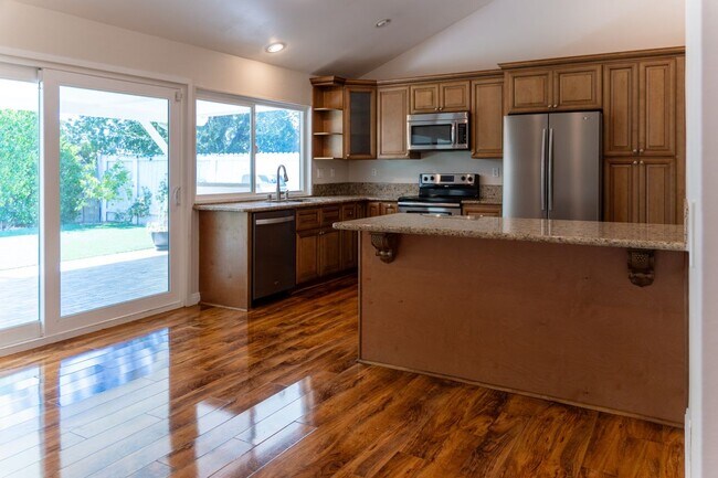 Building Photo - 5445 Sunvalley Ct