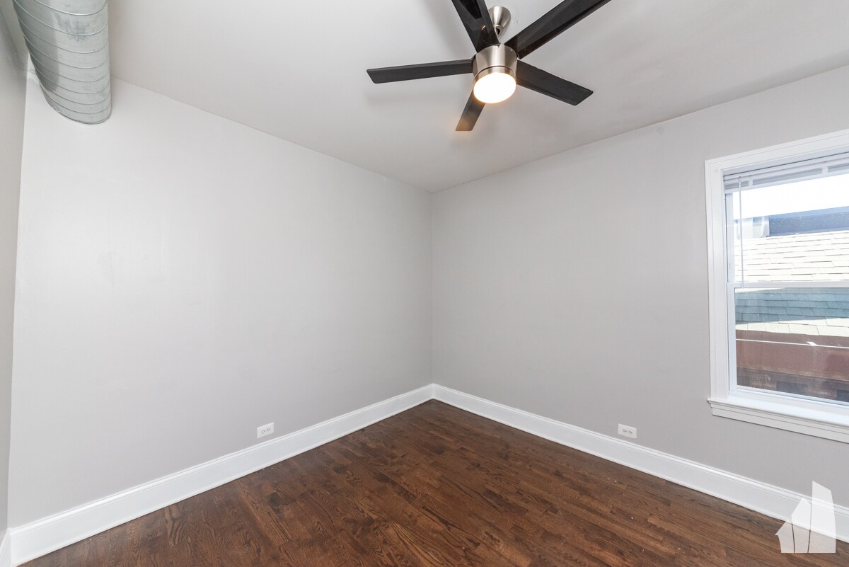 Building Photo - 623 E Groveland Park