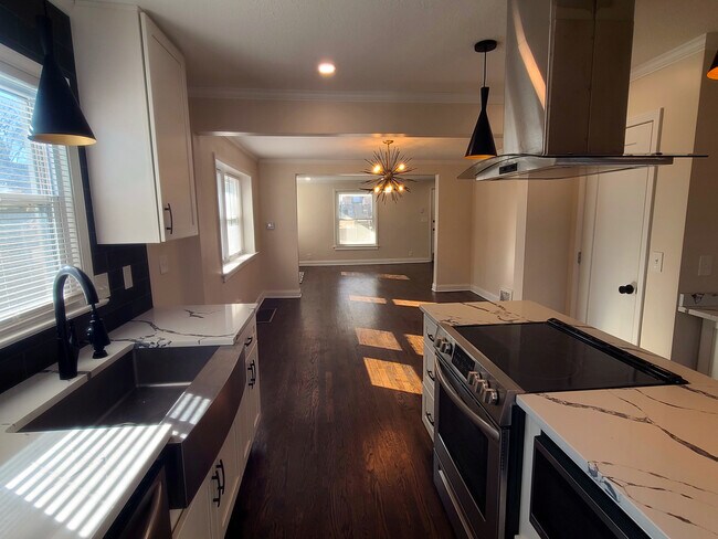 Building Photo - 5511 Lydia Ave