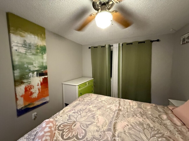 Building Photo - 1709 S Perry Ct