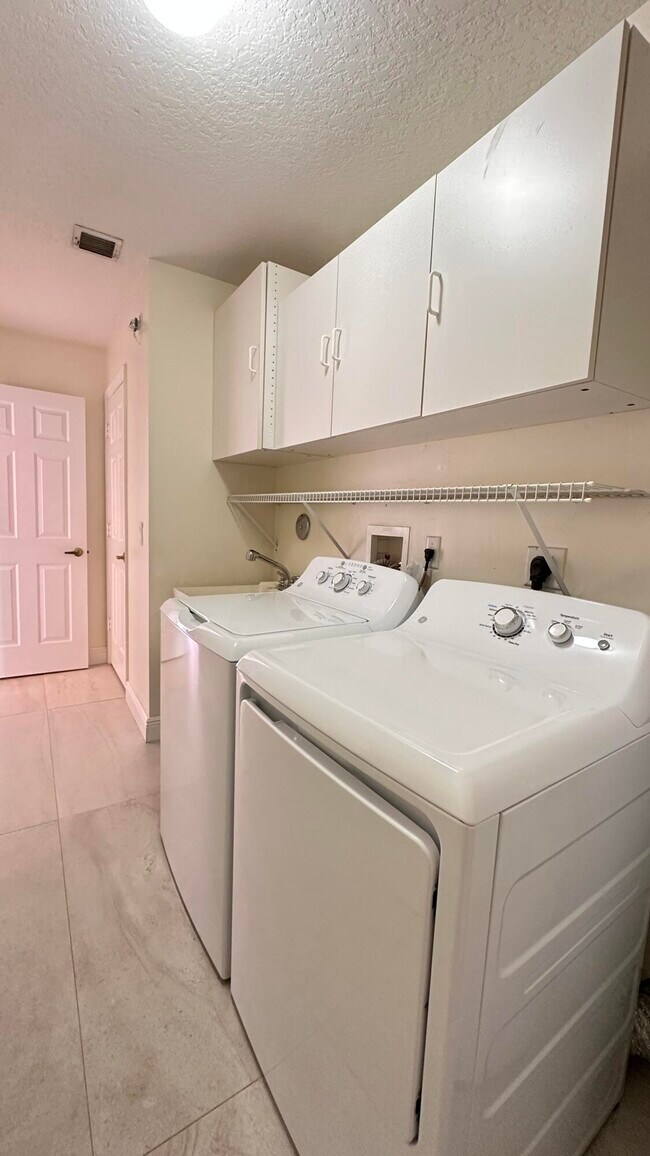 Building Photo - 19010 SW 10th St