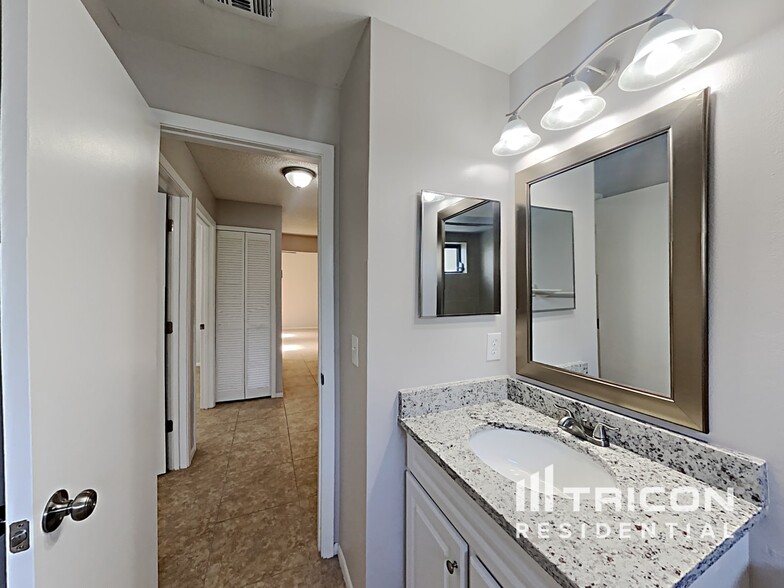 Building Photo - 1018 Olliff Way