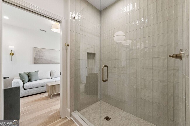 Building Photo - 11 Bourbon St