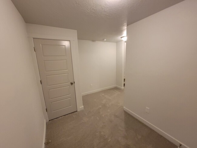 Building Photo - GET $500 OFF THE FIRST MONTHS RENT!!!