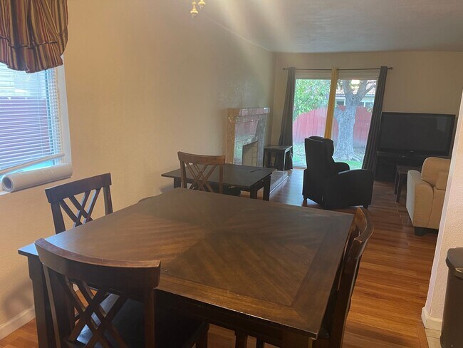 Building Photo - Ideal 4br/2ba single story with chefs kitchen