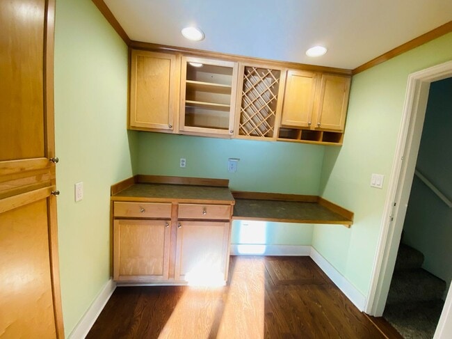 Building Photo - Cute 3 Bedroom Home in the Heart of West S...